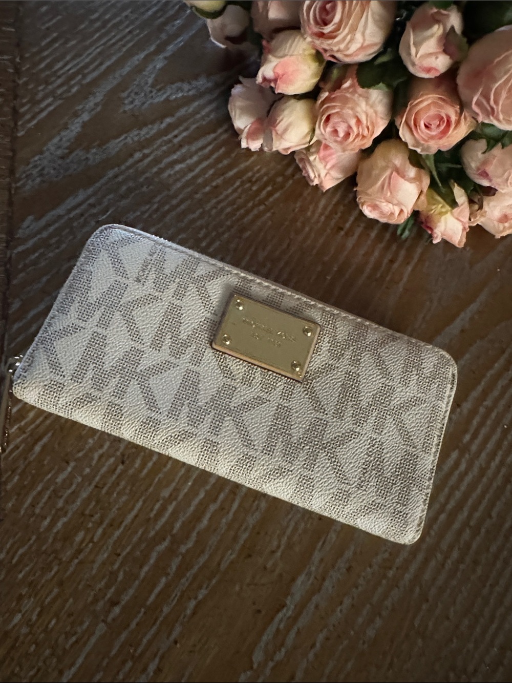 Michael Kors Signature Zip-Around Wallet in Pale Pink and Beige with Gold Plaque